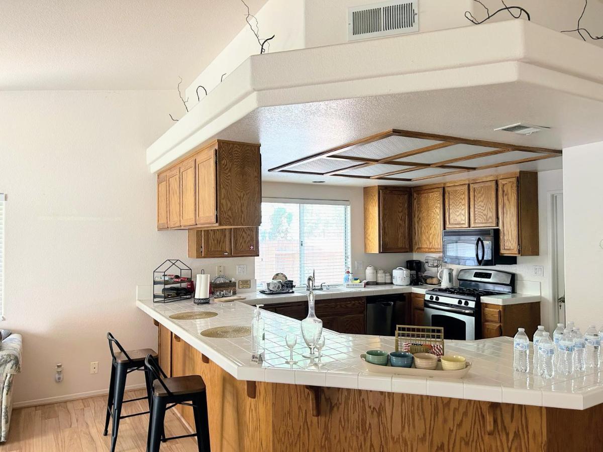 Golden Saddle Suite With Tv And Private Bathroom Хемет Екстериор снимка