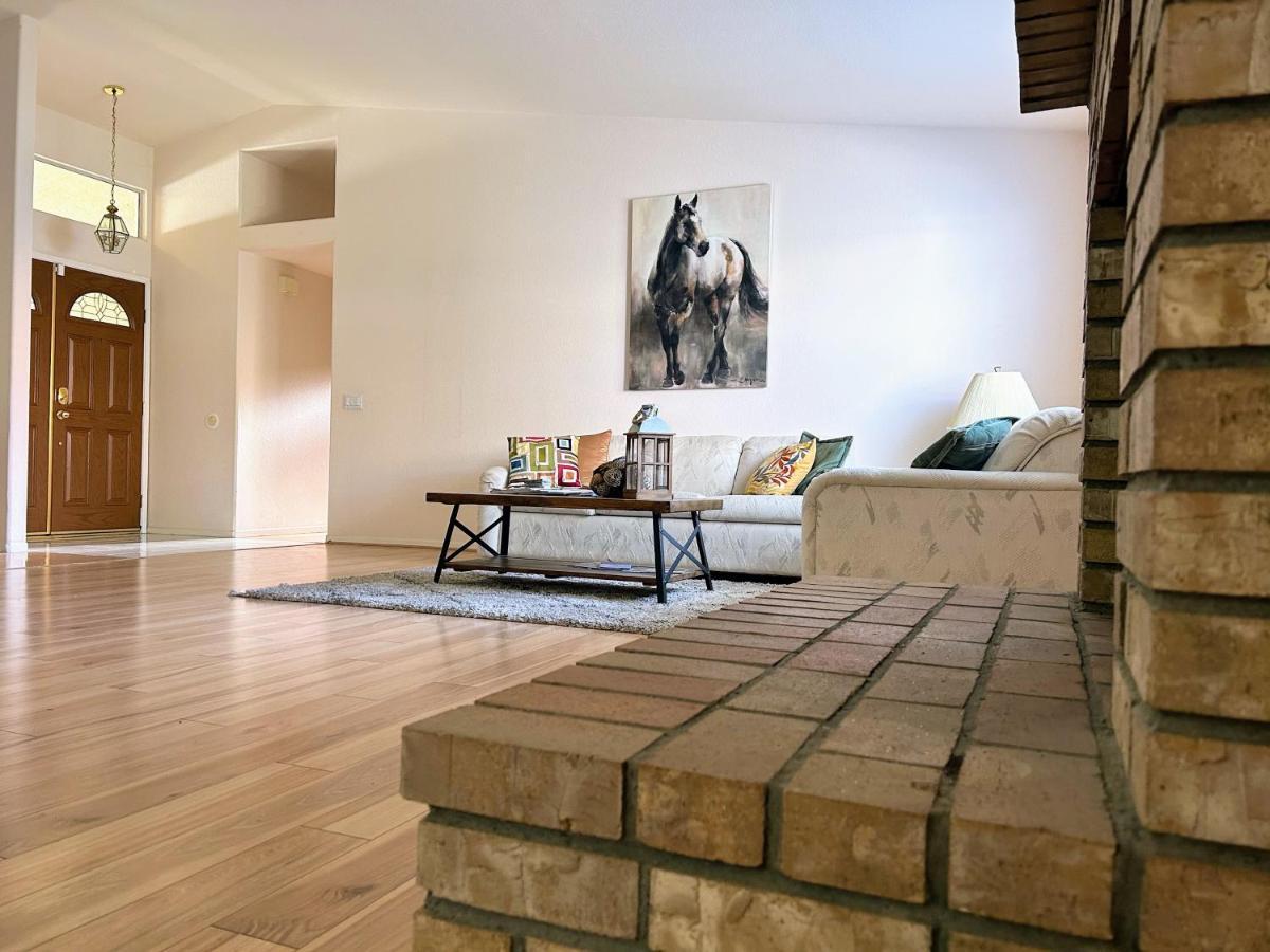 Golden Saddle Suite With Tv And Private Bathroom Хемет Екстериор снимка