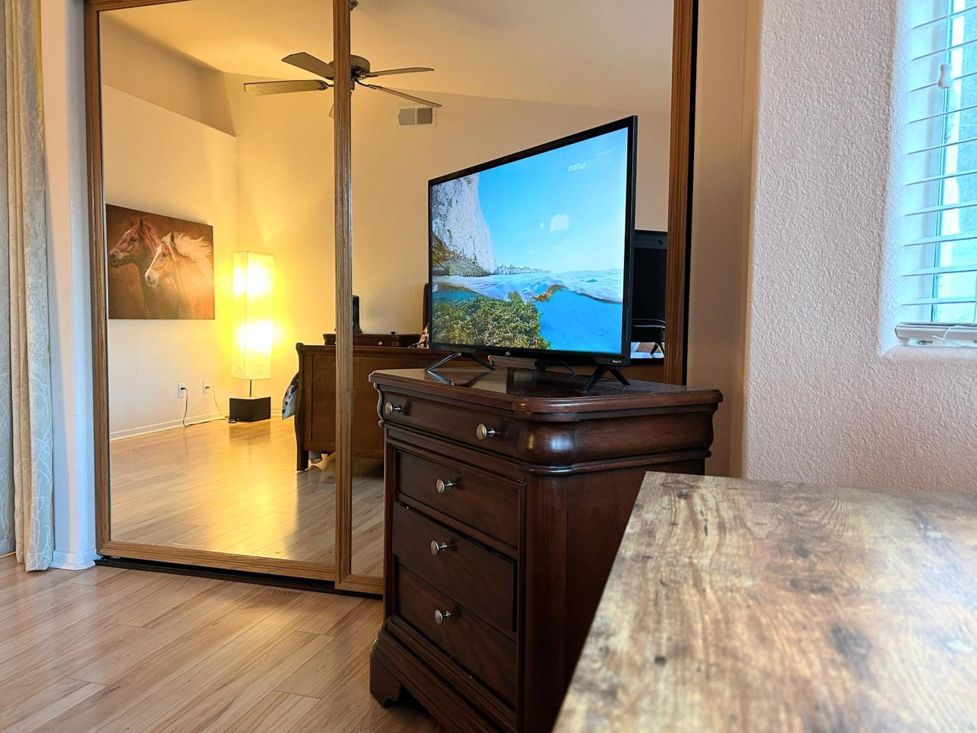 Golden Saddle Suite With Tv And Private Bathroom Хемет Екстериор снимка