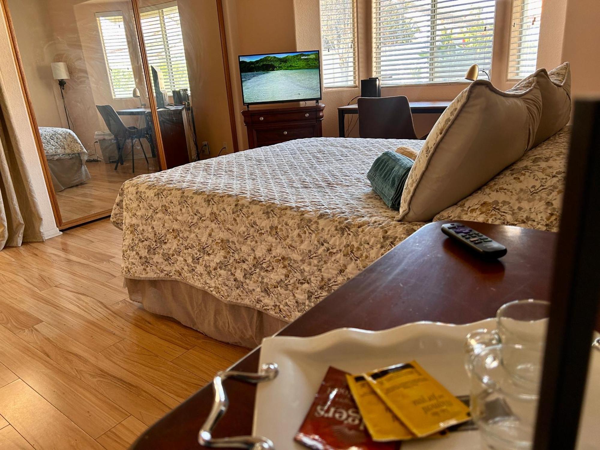 Golden Saddle Suite With Tv And Private Bathroom Хемет Екстериор снимка