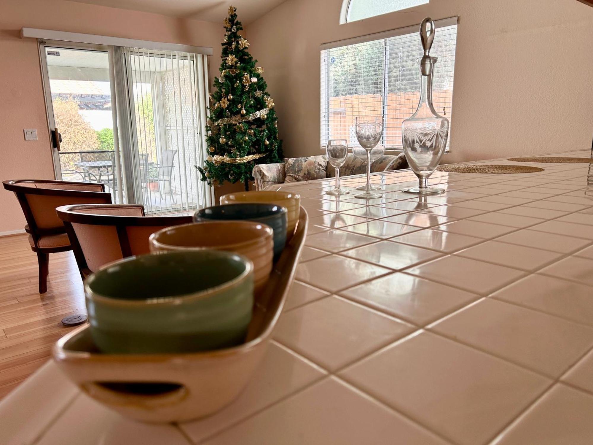 Golden Saddle Suite With Tv And Private Bathroom Хемет Екстериор снимка